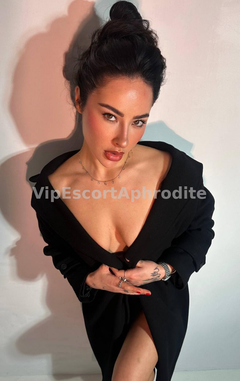 ALICE — elite escort in Paris